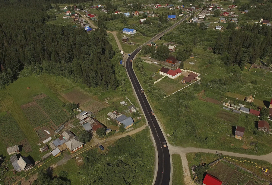 В российских регионах по нацпроекту ремонтируют сельские дороги